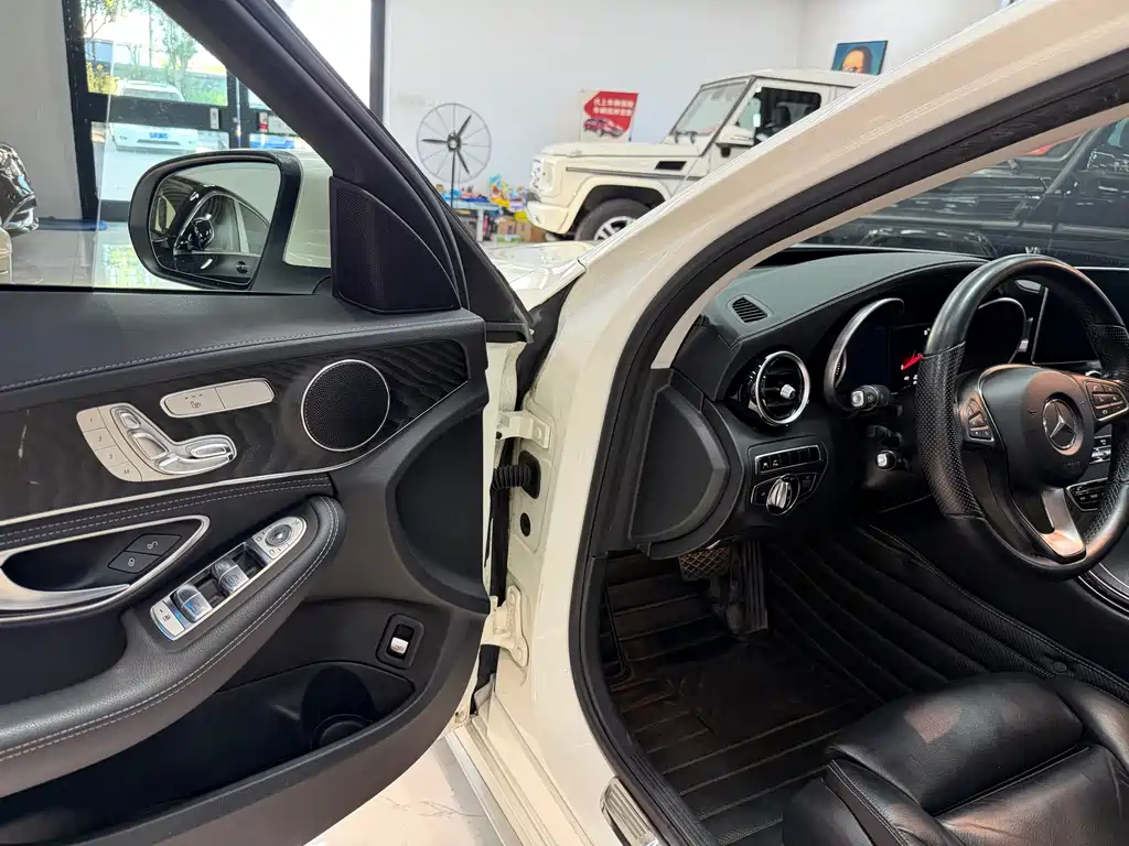 Mercedes-Benz C-Class — миниатюра 6