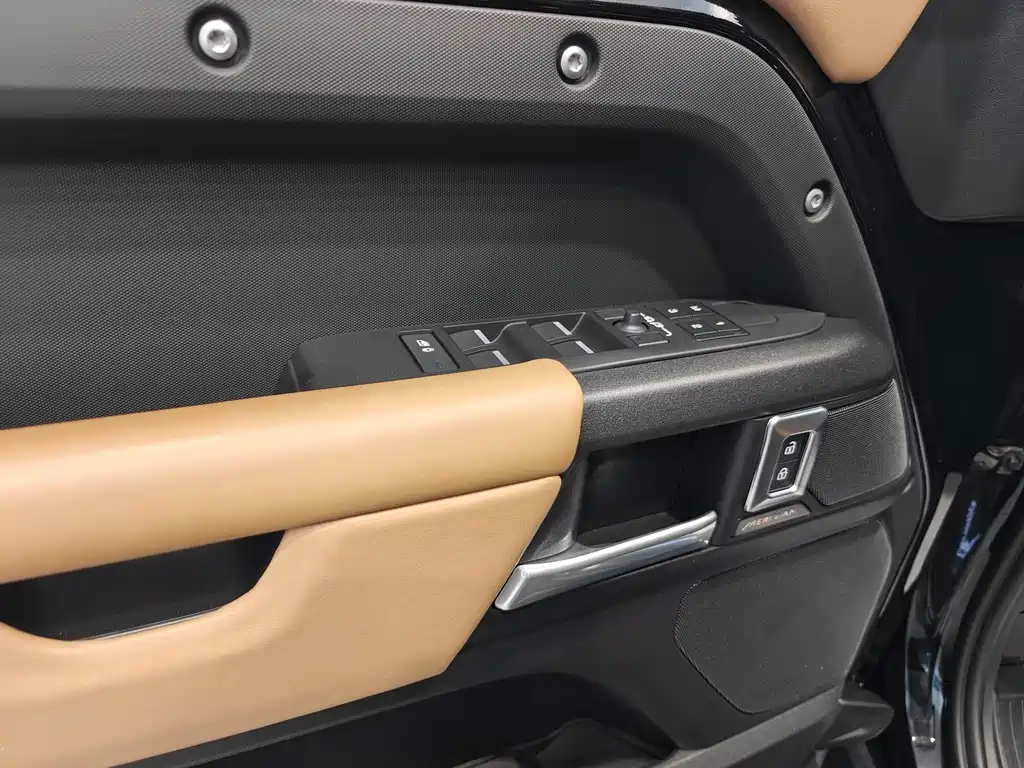 Land Rover Defender — миниатюра 5