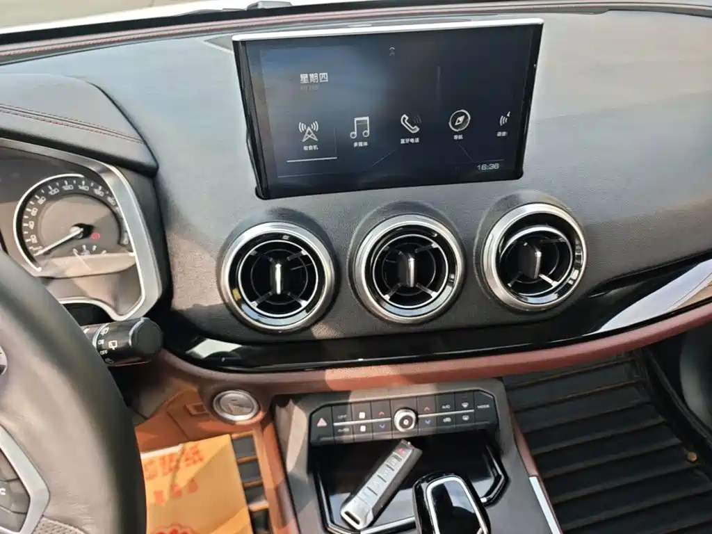 Wey Wey VV5 — миниатюра 13