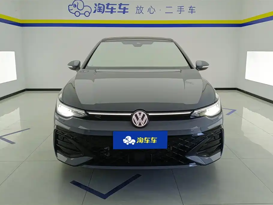 Volkswagen Golf 2025 300TSI R-Line