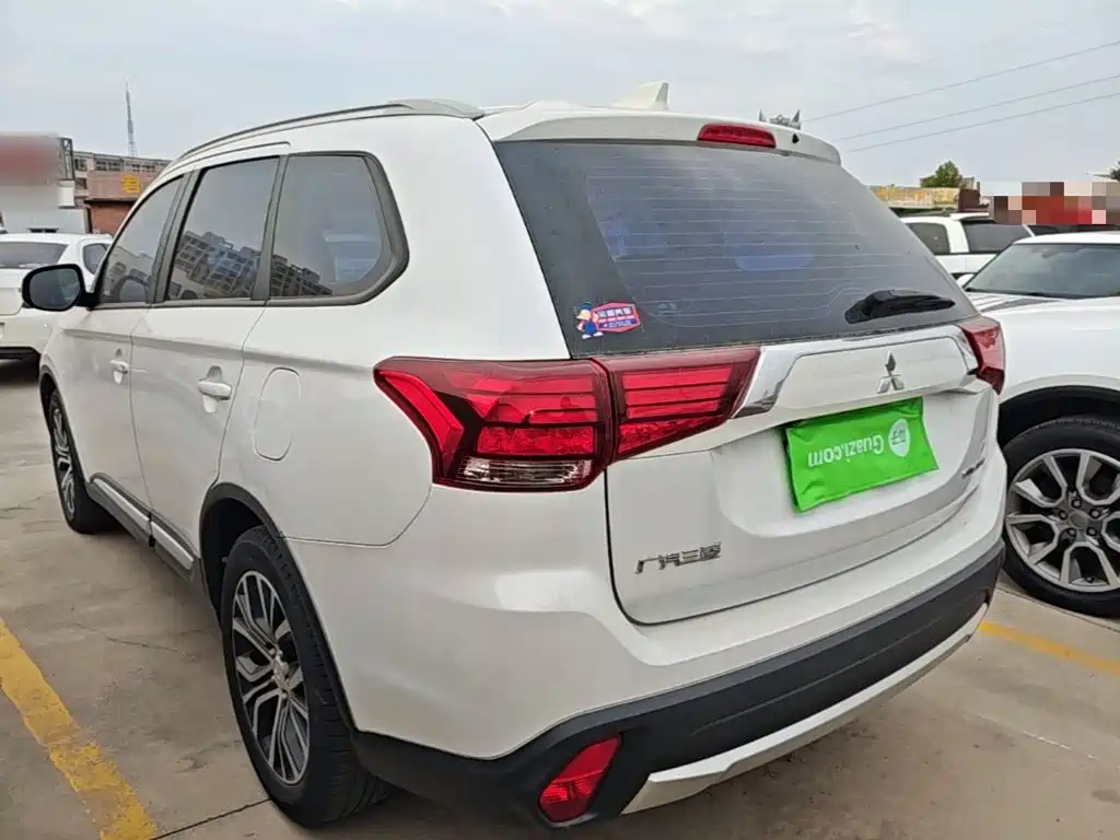 Mitsubishi Outlander — миниатюра 5