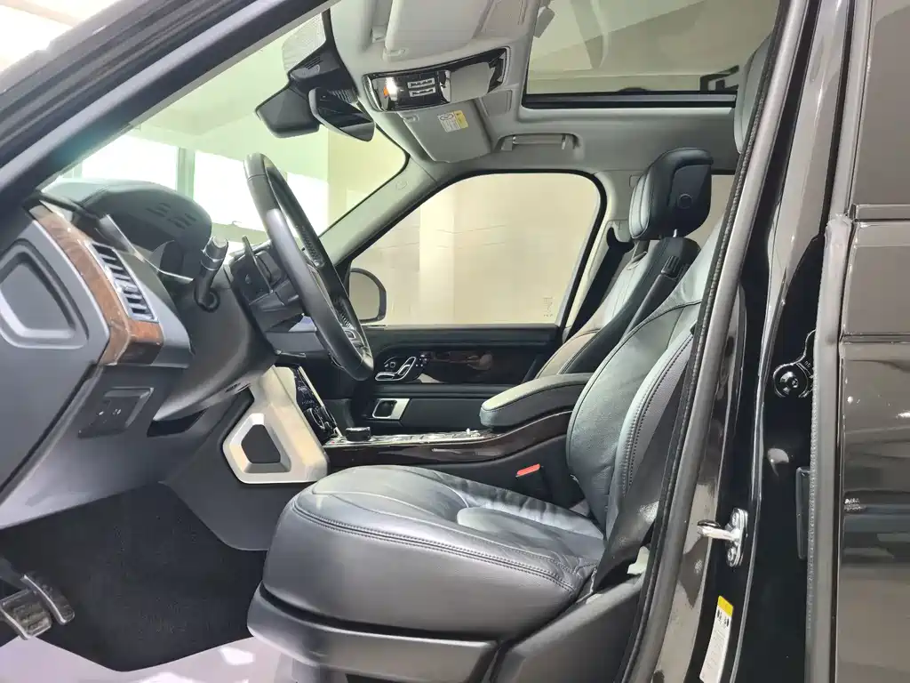 Land Rover Range Rover — миниатюра 4