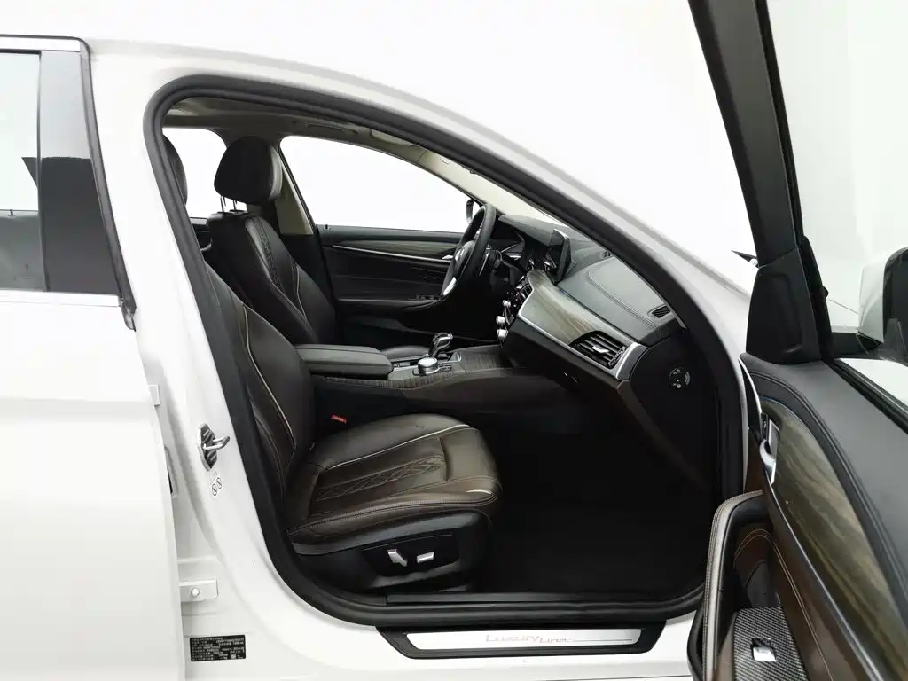 BMW 5 Series — миниатюра 23