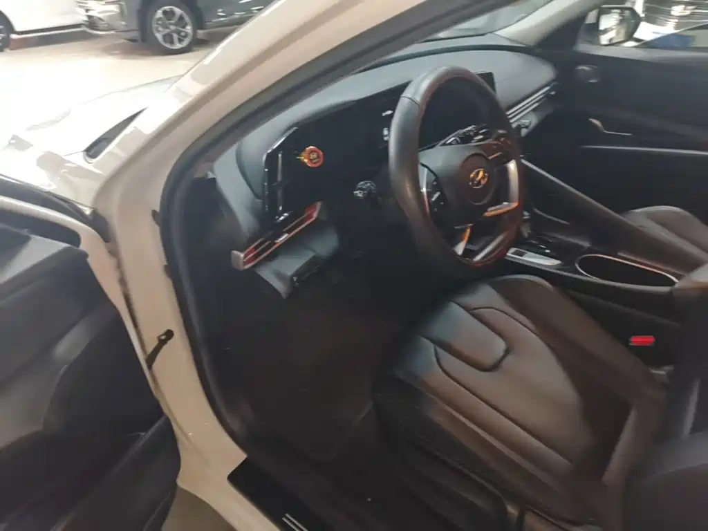 Hyundai Elantra — миниатюра 16