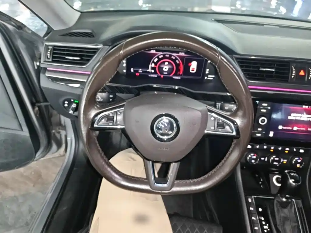 Skoda Superb — миниатюра 11