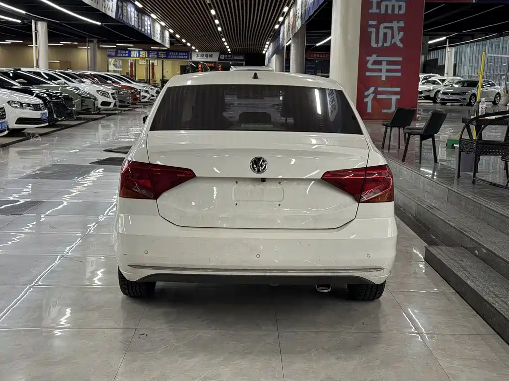 Volkswagen Jetta — миниатюра 5