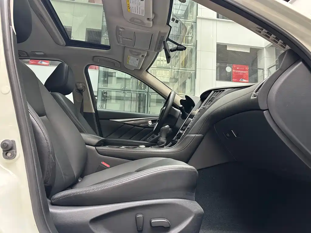 INFINITI Q50L
