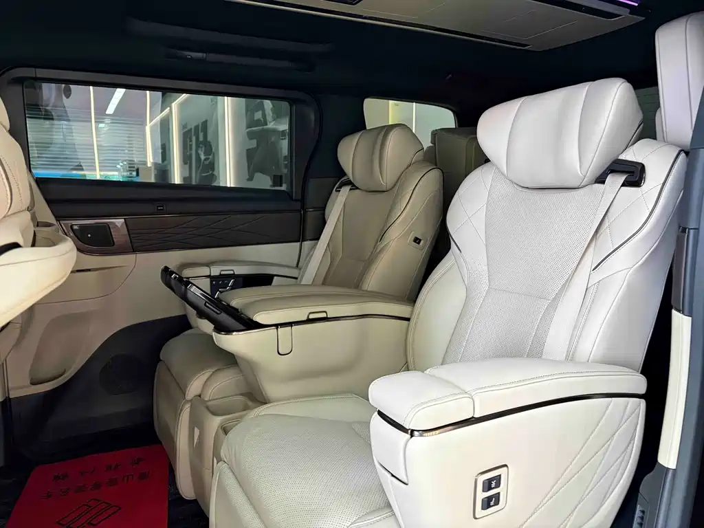 Toyota Alphard — миниатюра 25
