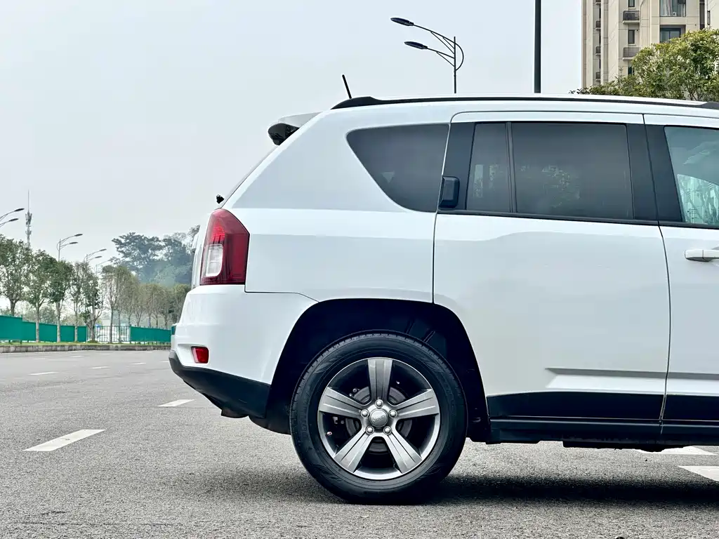 Jeep Compass (Import) — миниатюра 12