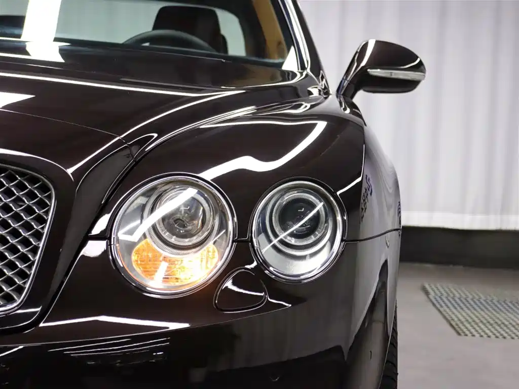 Bentley Flying Spur 2010 6.0T мест
