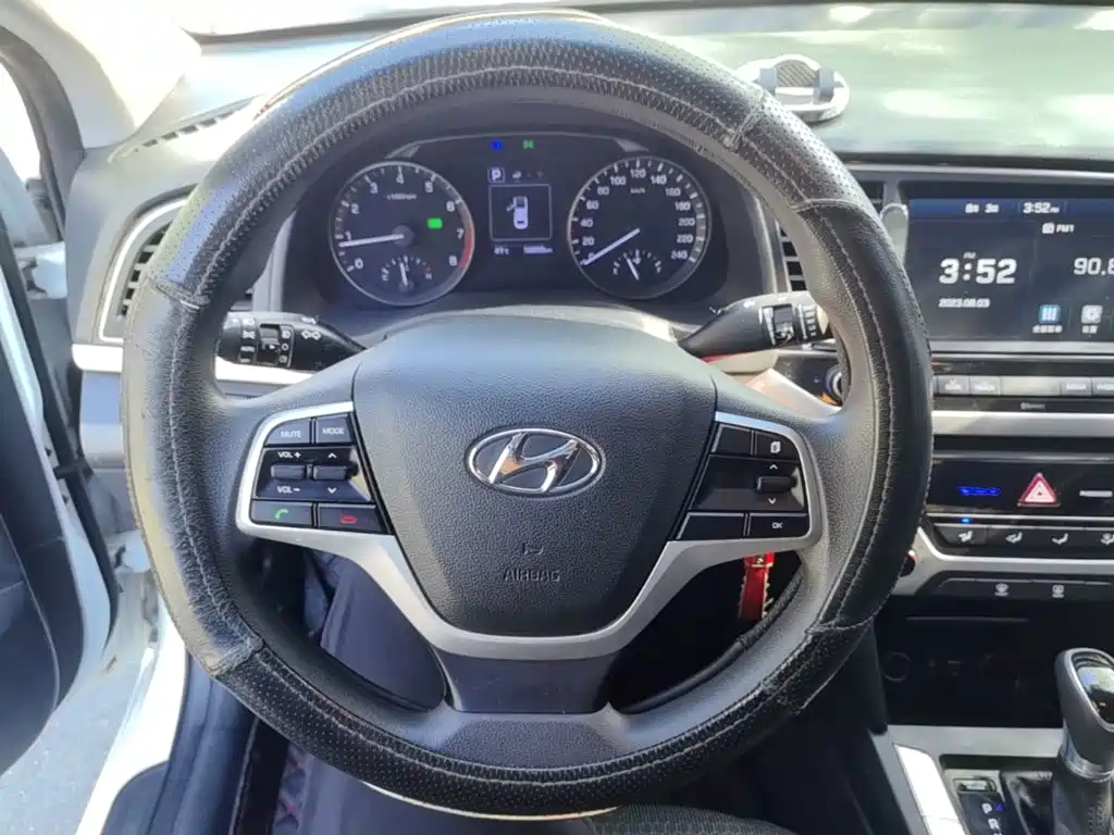 Hyundai Elantra — миниатюра 11