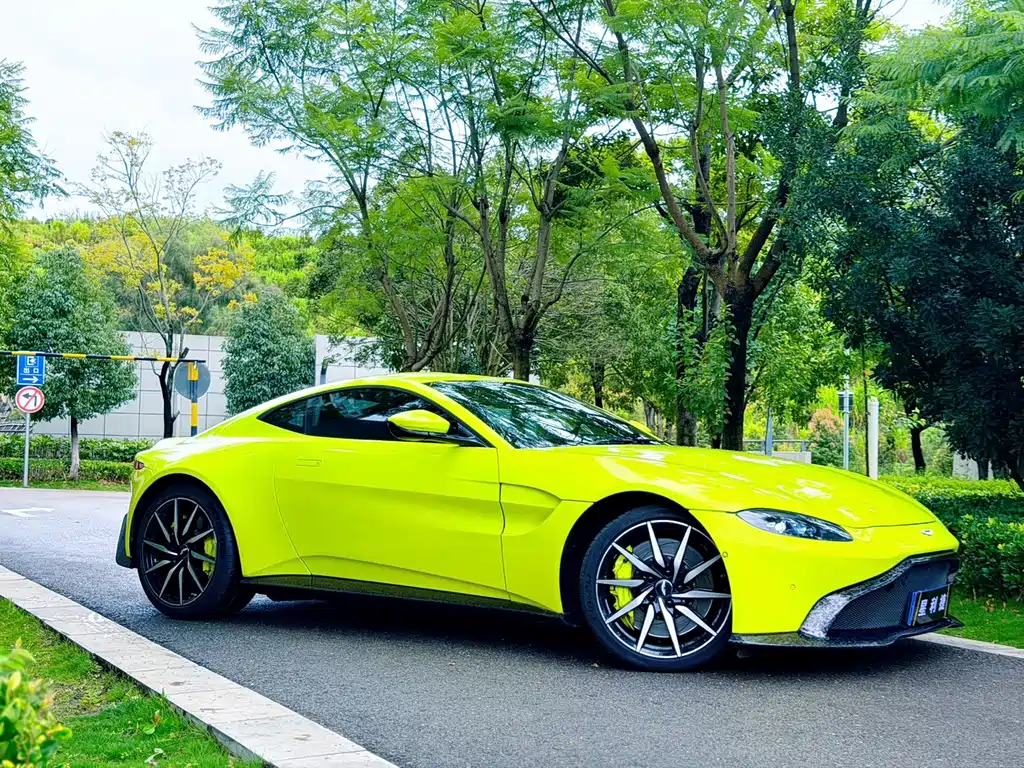 Aston Martin V8 Vantage — миниатюра 3