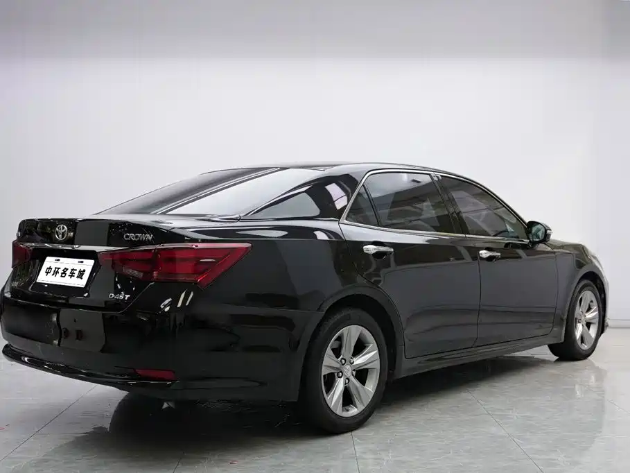 Toyota Crown — миниатюра 17