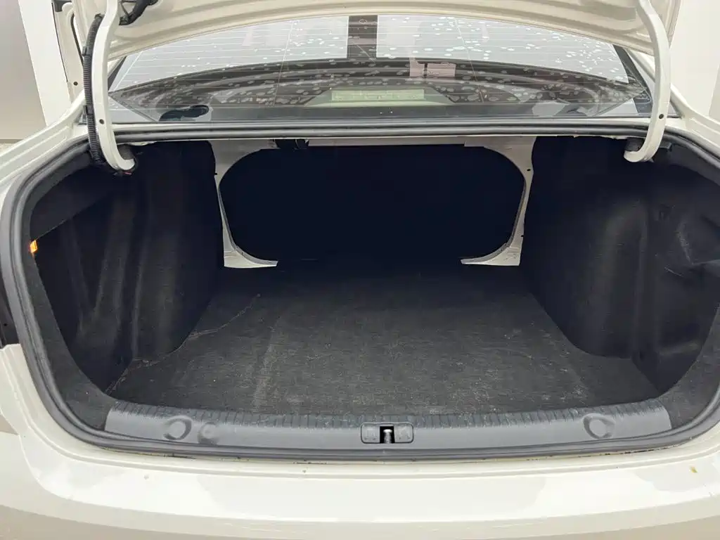 Volkswagen Lavida — миниатюра 6