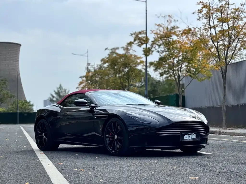 ASTON MARTIN DB11