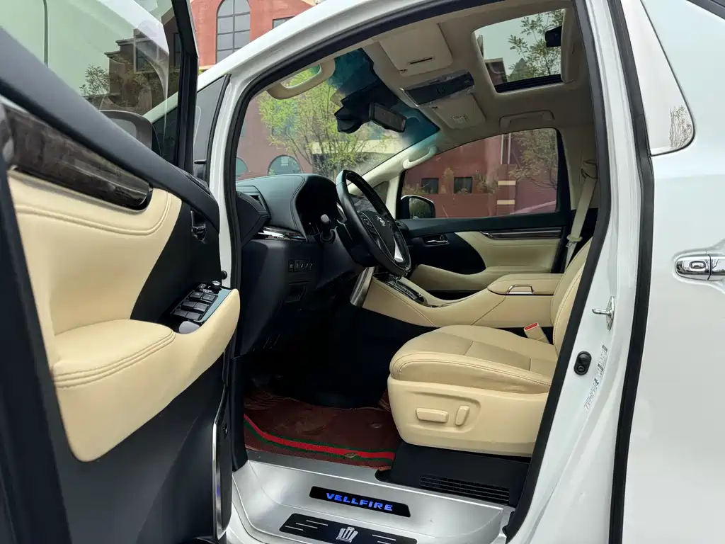 Toyota Vellfire — миниатюра 4