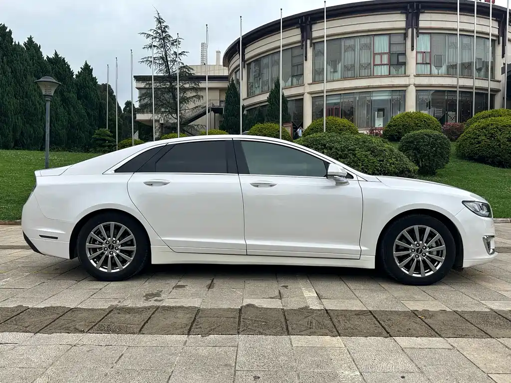 Lincoln MKZ — миниатюра 12