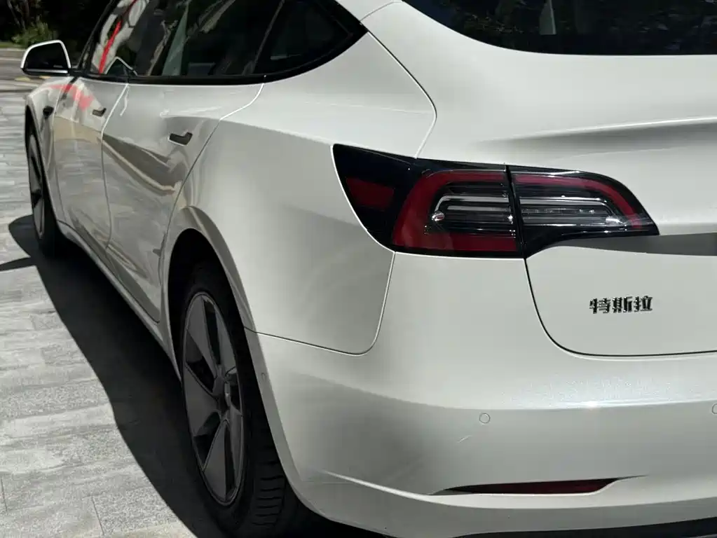 Tesla Model 3 — миниатюра 15