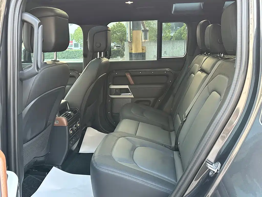 Land Rover Defender — миниатюра 12