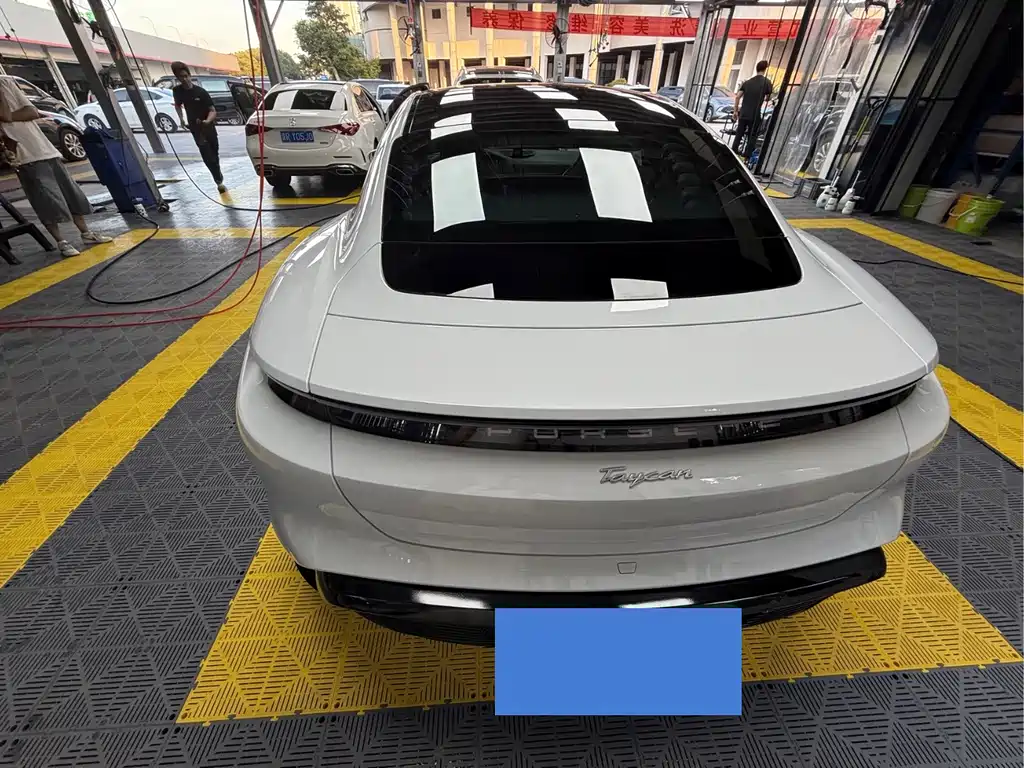 Porsche Taycan — миниатюра 9