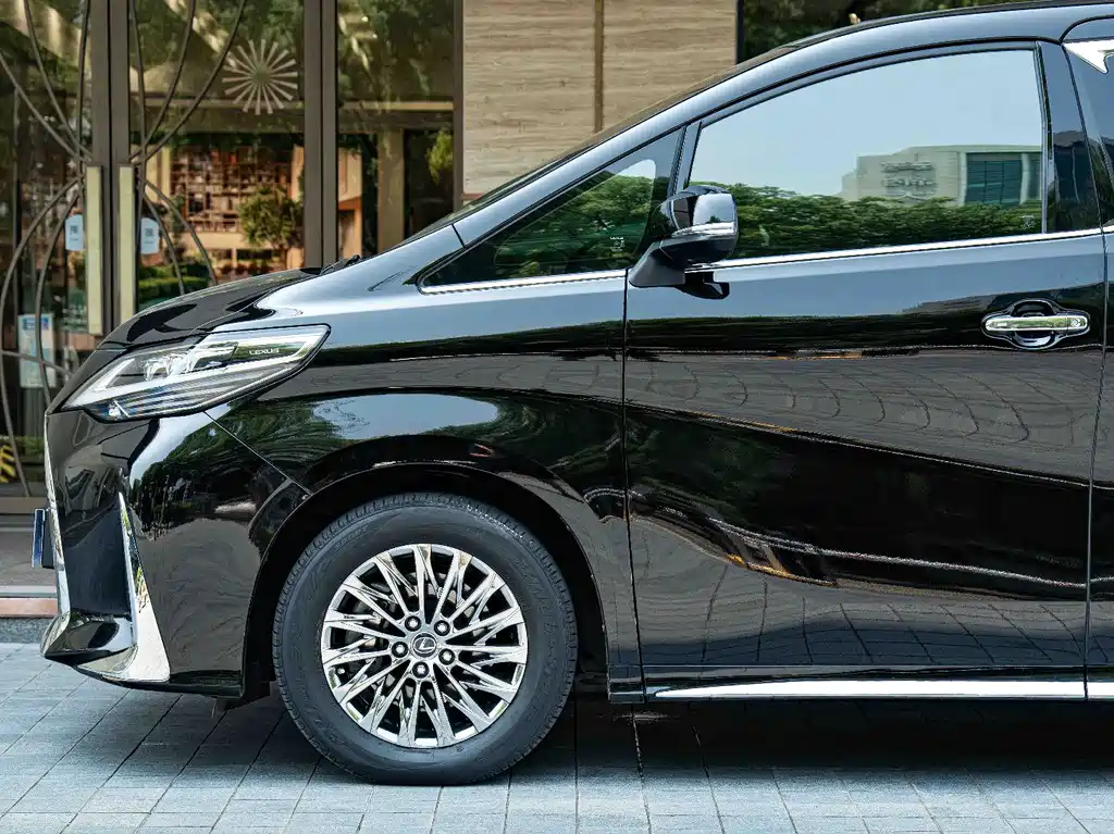 Lexus LM 2020 300h мест
