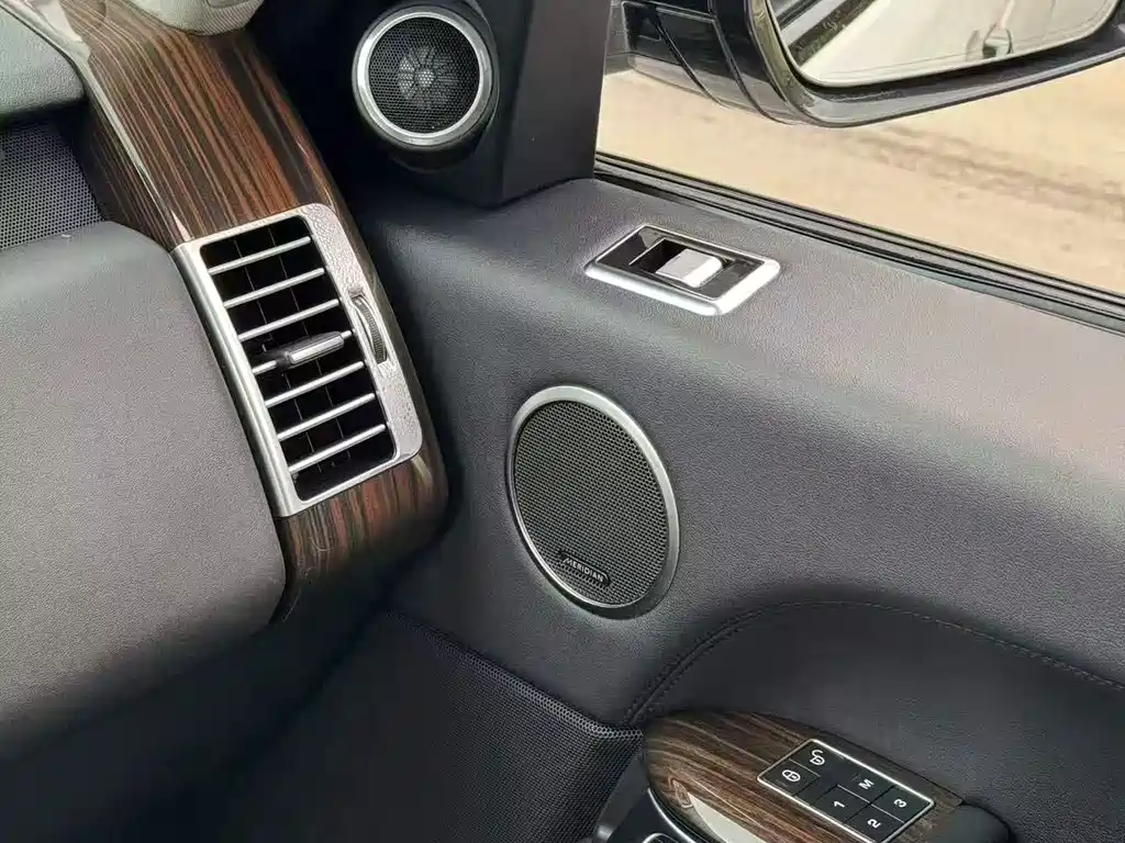 Land Rover Range Rover — миниатюра 8