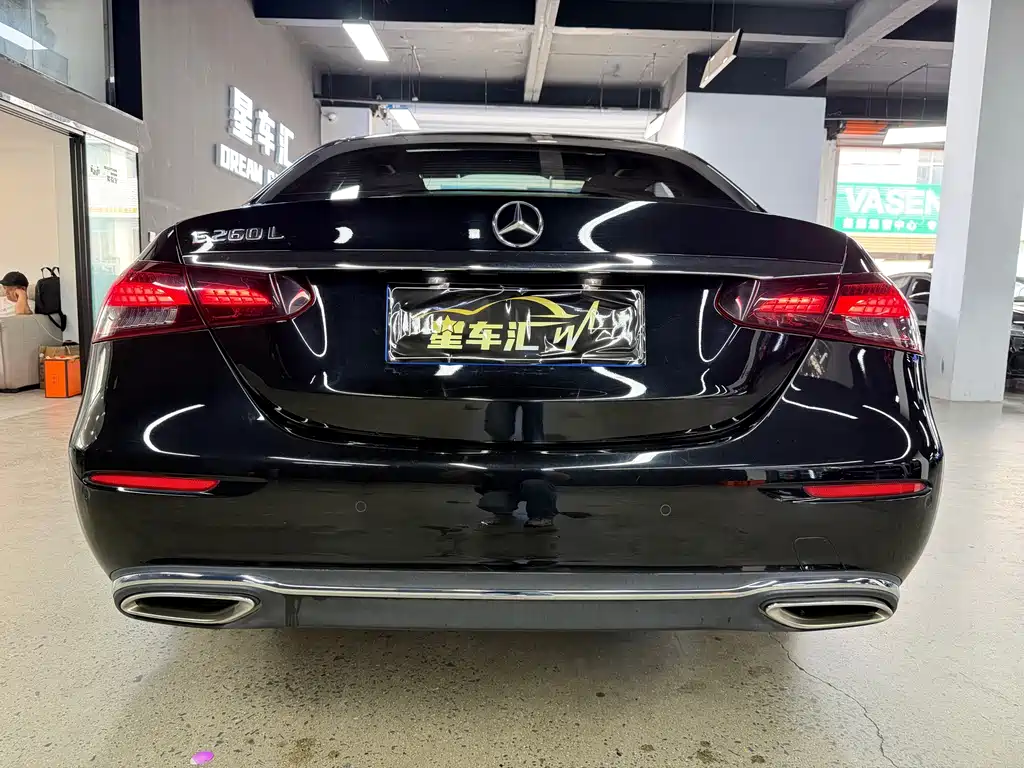 Mercedes-Benz E-Class — миниатюра 12