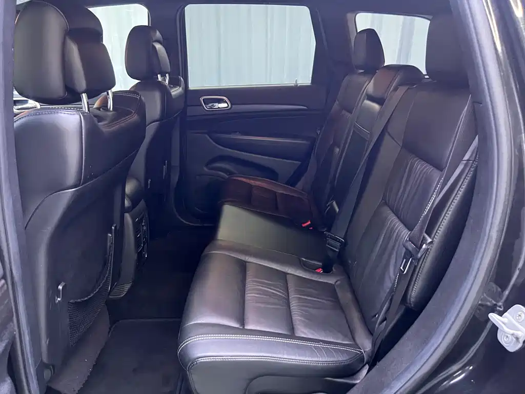 Jeep Grand Cherokee (Import) — миниатюра 15