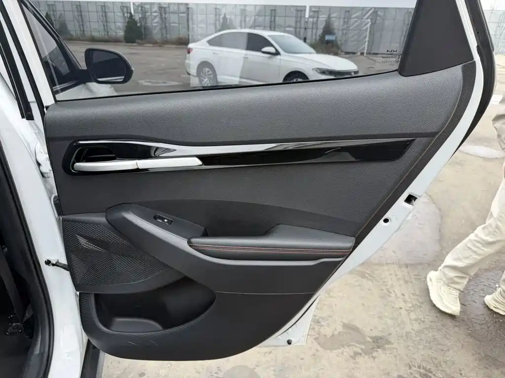 Kia Seltos — миниатюра 18