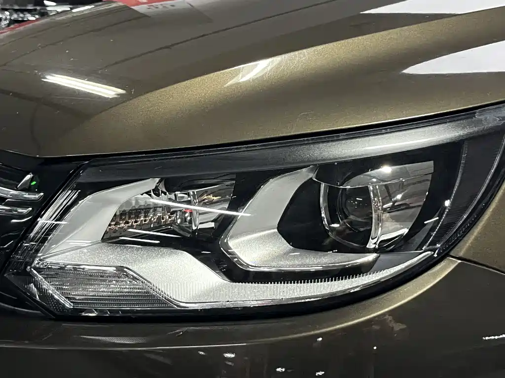 Volkswagen Tiguan 2015 1.8TSI AT Luxury