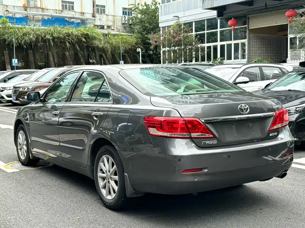 Toyota Camry — миниатюра 4