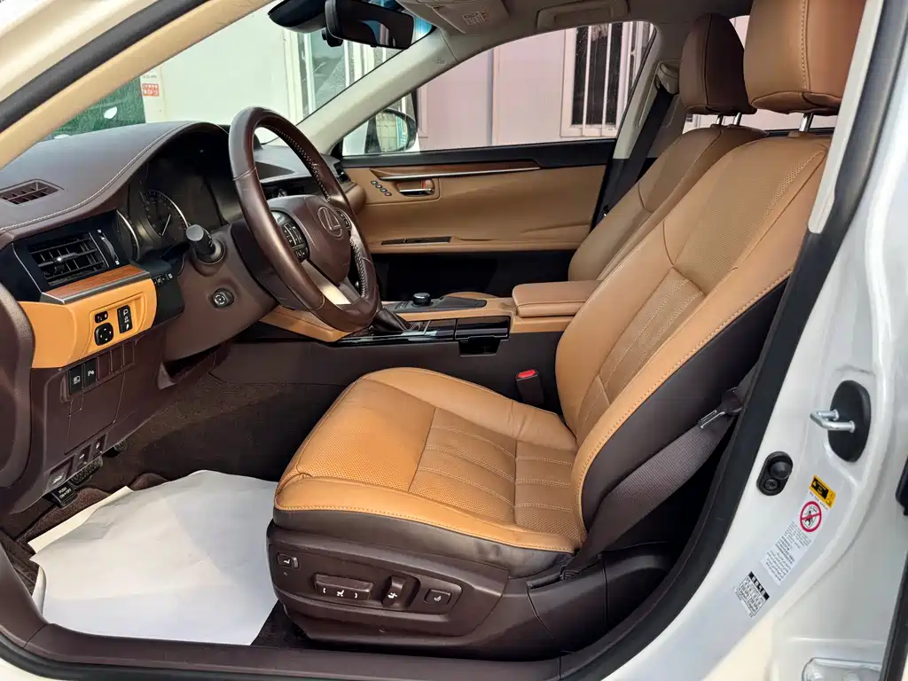 Lexus ES 2015 300h Luxury