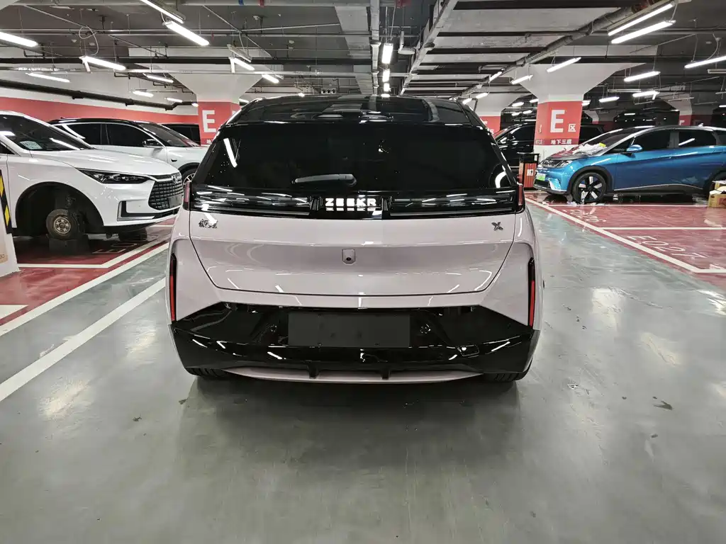 Zeekr X 2025 мест