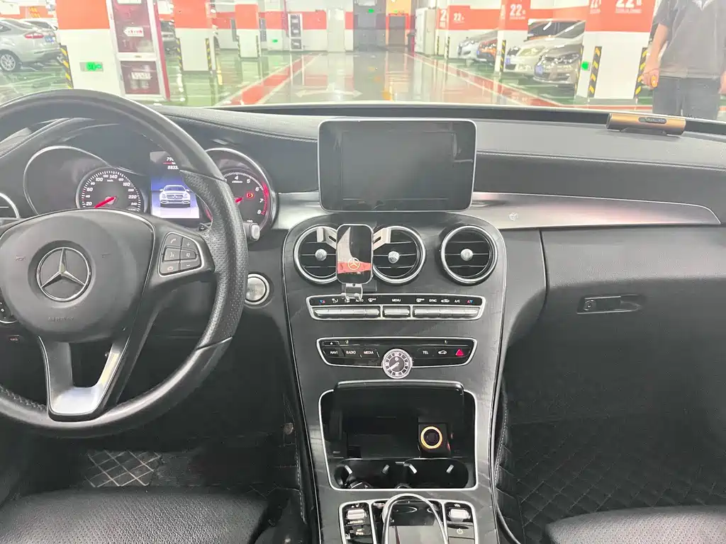 Mercedes-Benz C-Class — миниатюра 8