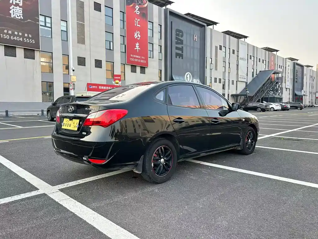 Hyundai Elantra — миниатюра 12