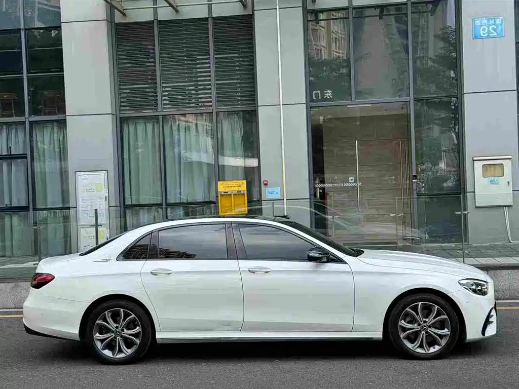 Mercedes-Benz E-Class — миниатюра 4