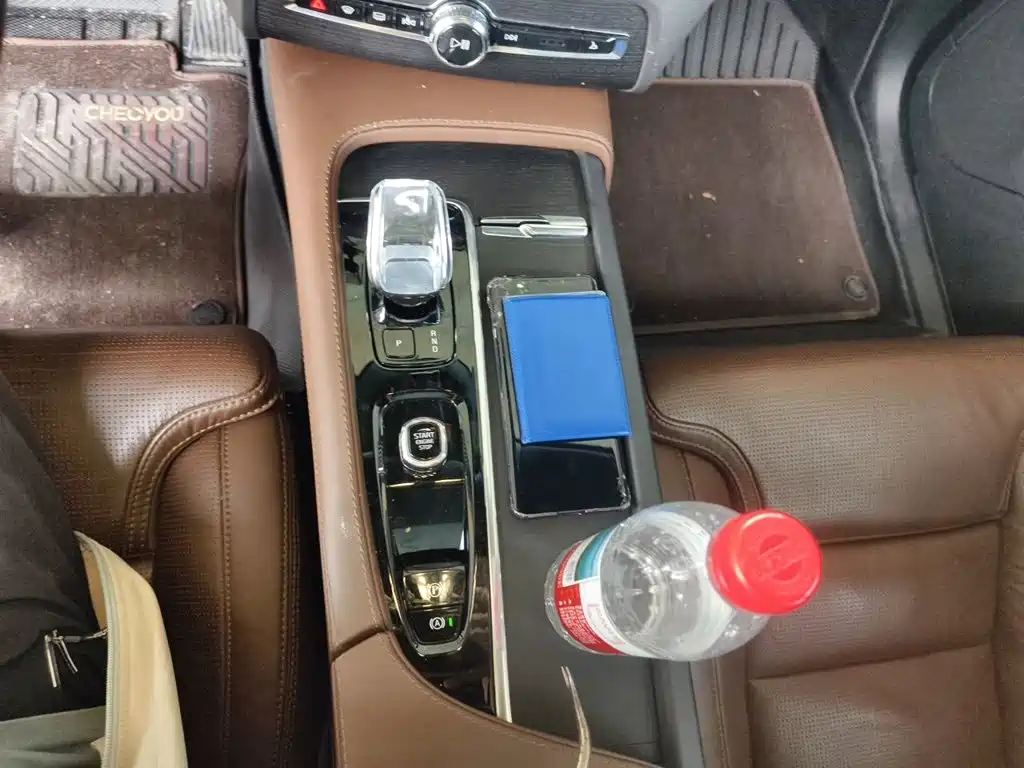 Volvo XC90 PHEV — миниатюра 15