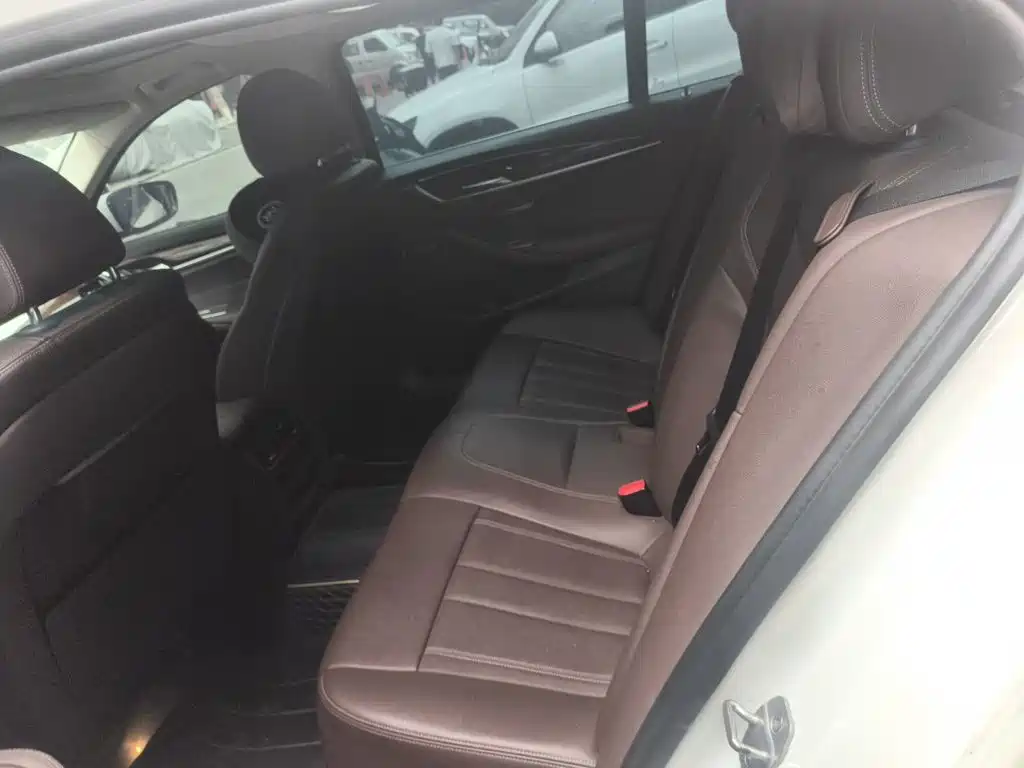 BMW 5 Series — миниатюра 15