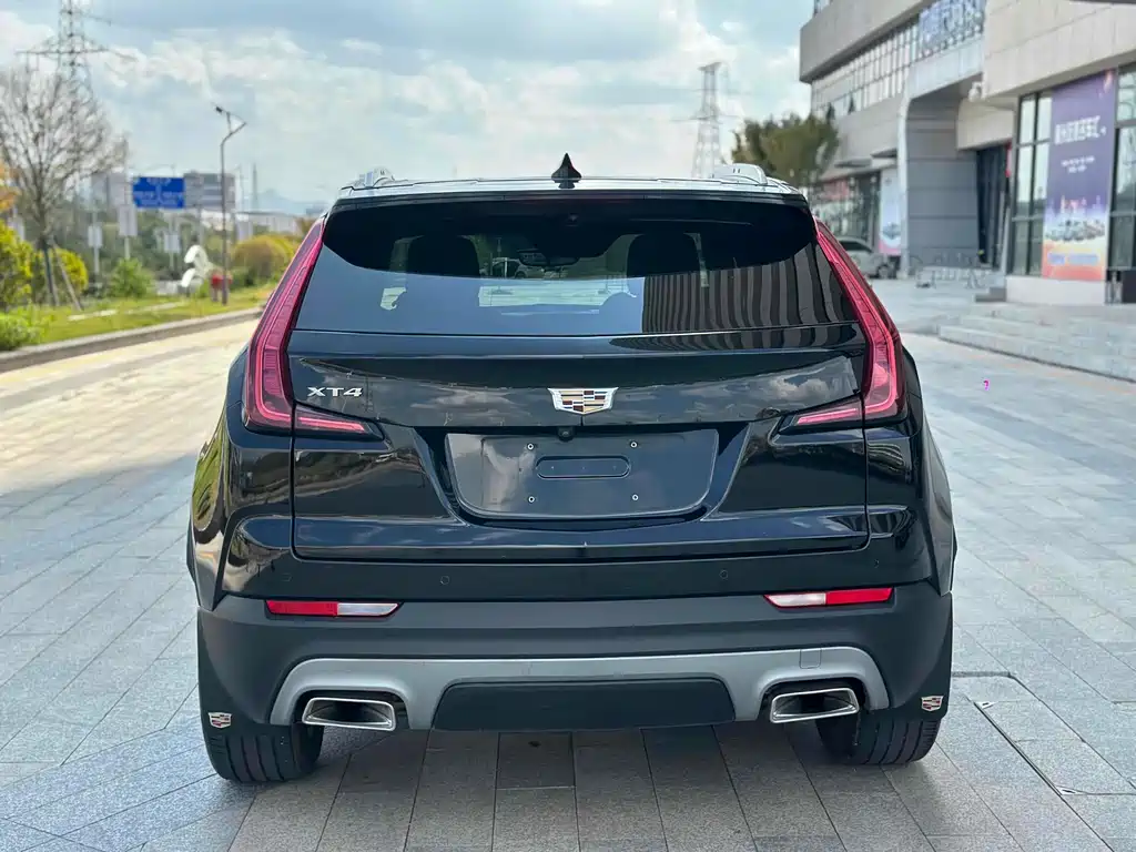 CADILLAC XT4