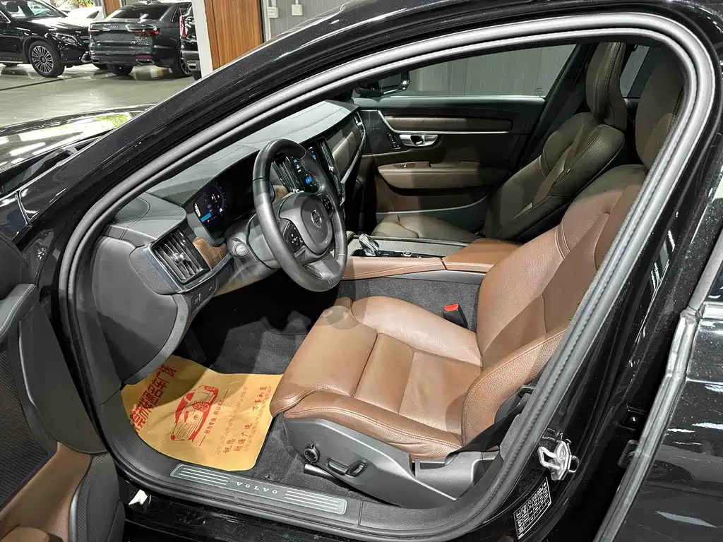 Volvo S90 2022 B5 Luxury