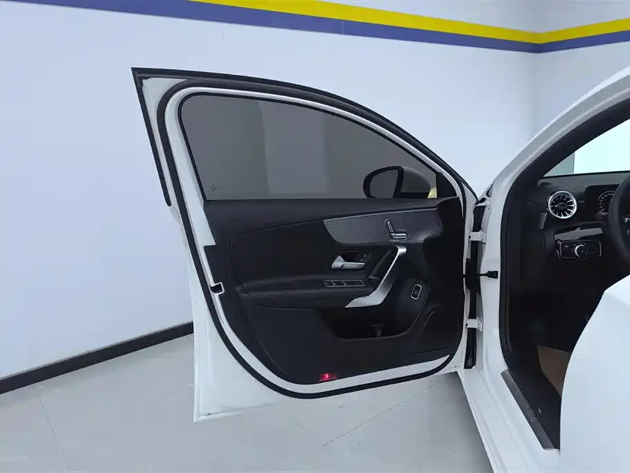 Mercedes-Benz A-Class A 2023 A 200 L Fashion