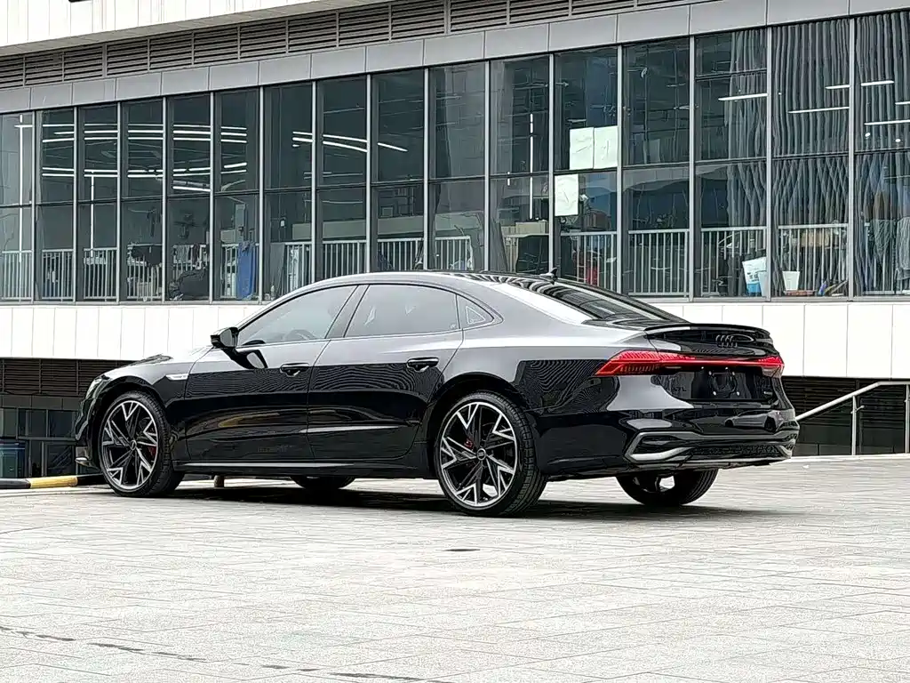 Audi A7L 2024 45 TFSI quattro S-line