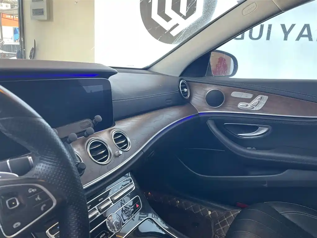 MERCEDES-BENZ E CLASS