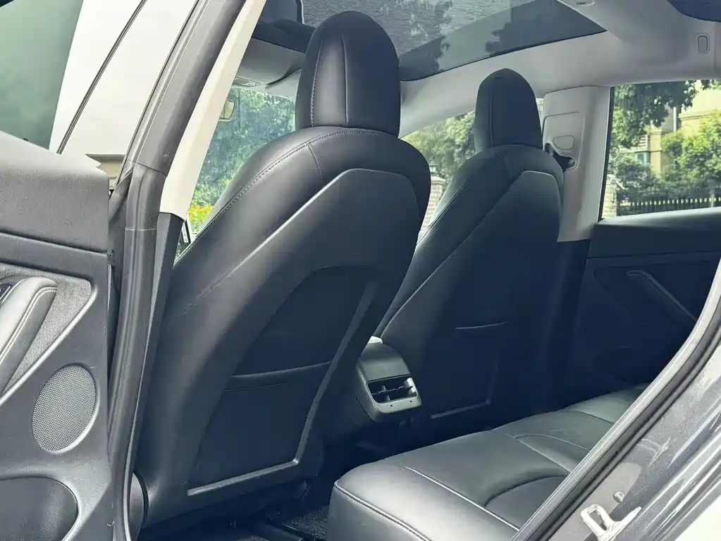 Tesla Model 3 - фото 11