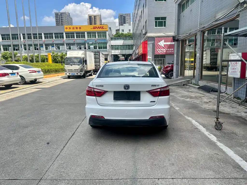 CHANGAN YUEXIANG V7