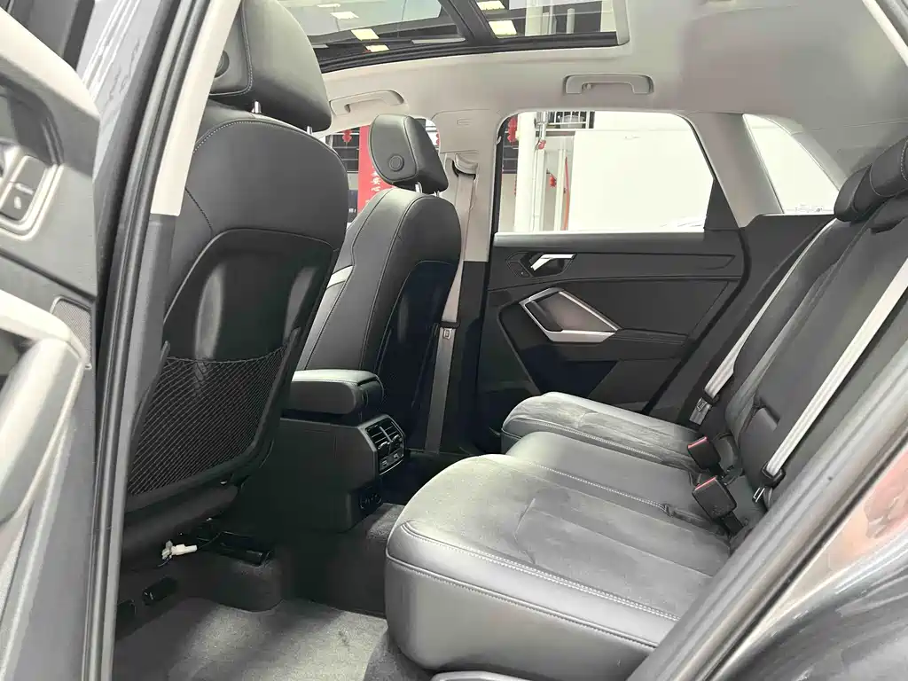 Audi Q3 2023 35 TFSI Fashion (1.4T)