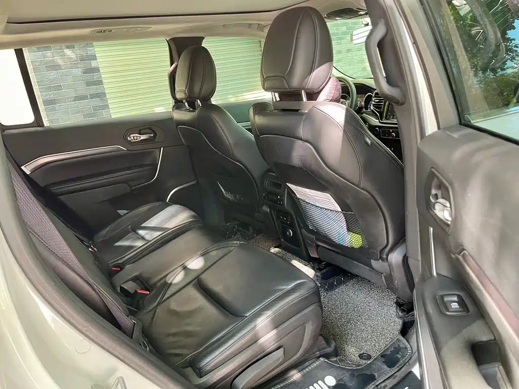 JEEP GRAND COMMANDER