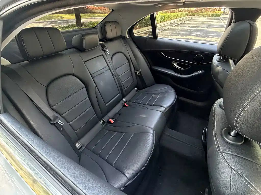 Mercedes-Benz C-Class — миниатюра 11