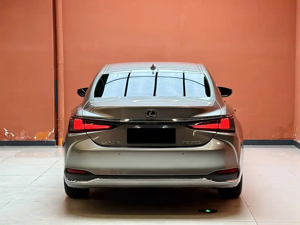 Lexus ES — миниатюра 11