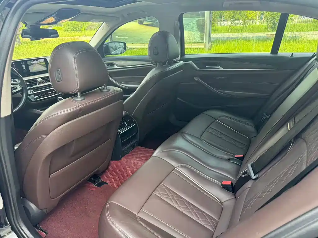 BMW 5 Series — миниатюра 6